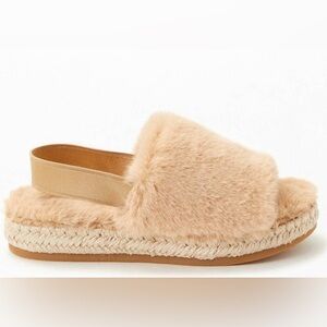 NWOT Dolce Vita Slippers-can be worn out as shoes. Faux fur Espadrilles